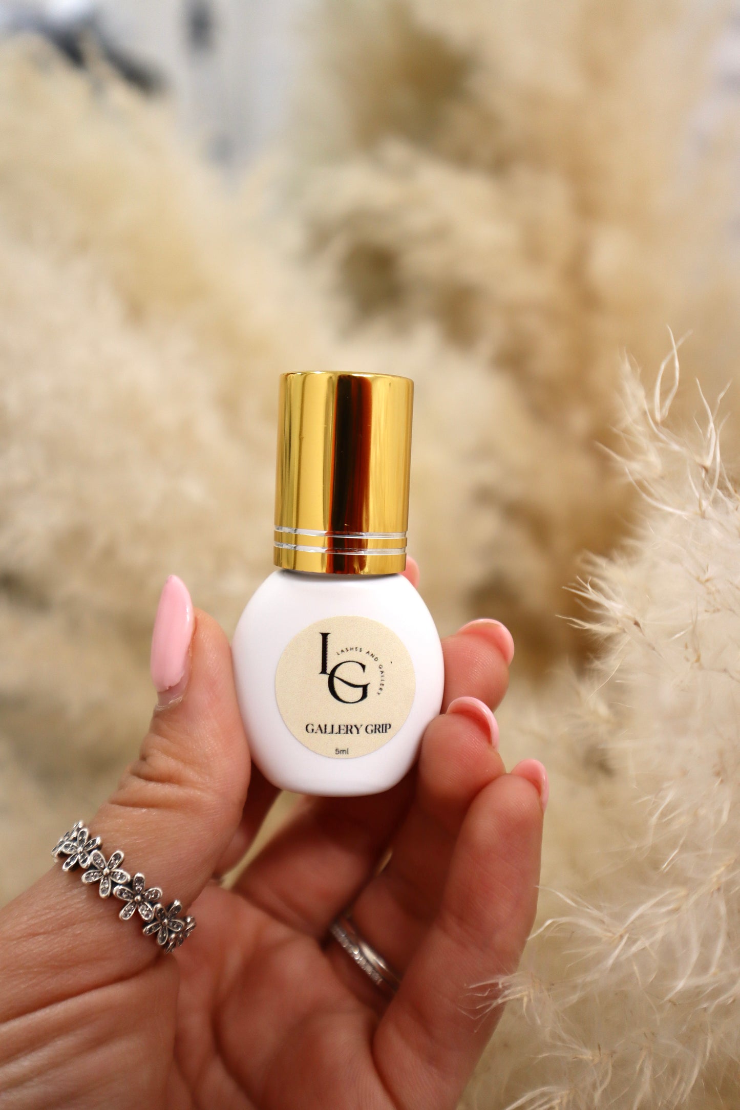 Gallery Grip Adhesive